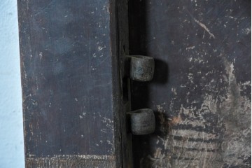 アンティーク建具　明治から大正期　狐格子が目を引く蔵戸1枚　(R-087466)