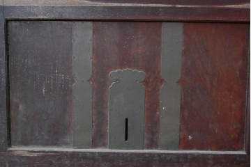 アンティーク建具　明治から大正期　狐格子が目を引く蔵戸1枚　(R-087466)