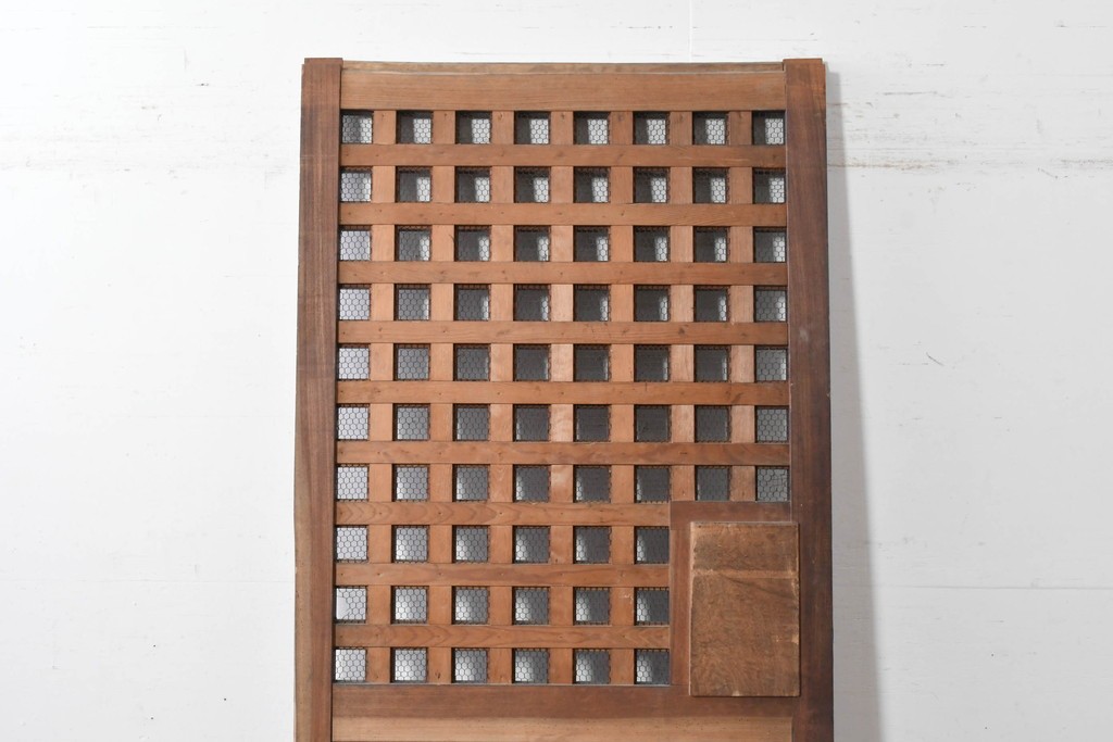 アンティーク建具　明治から大正期　狐格子が目を引く蔵戸1枚　(R-087466)