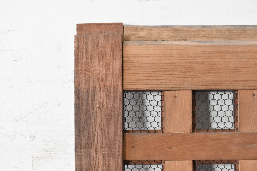 アンティーク建具　明治から大正期　狐格子が目を引く蔵戸1枚　(R-087466)