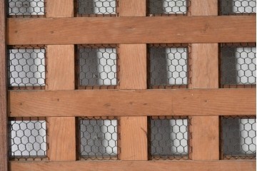 アンティーク建具　明治から大正期　狐格子が目を引く蔵戸1枚　(R-087466)