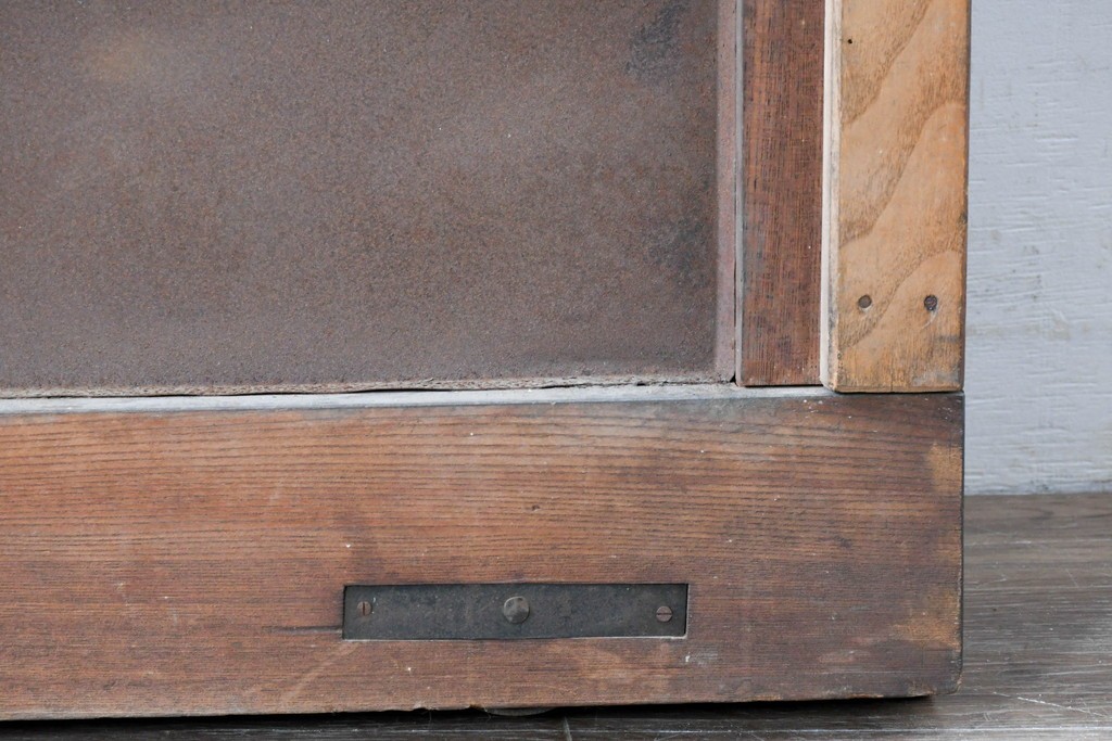 アンティーク建具　明治から大正期　狐格子が目を引く蔵戸1枚　(R-087466)