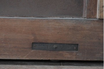 アンティーク建具　明治から大正期　狐格子が目を引く蔵戸1枚　(R-087466)