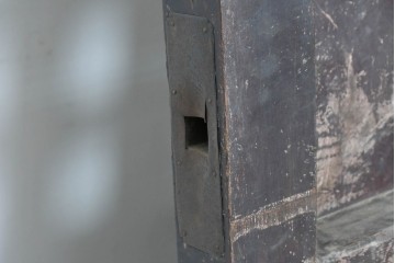 アンティーク建具　明治から大正期　狐格子が目を引く蔵戸1枚　(R-087466)