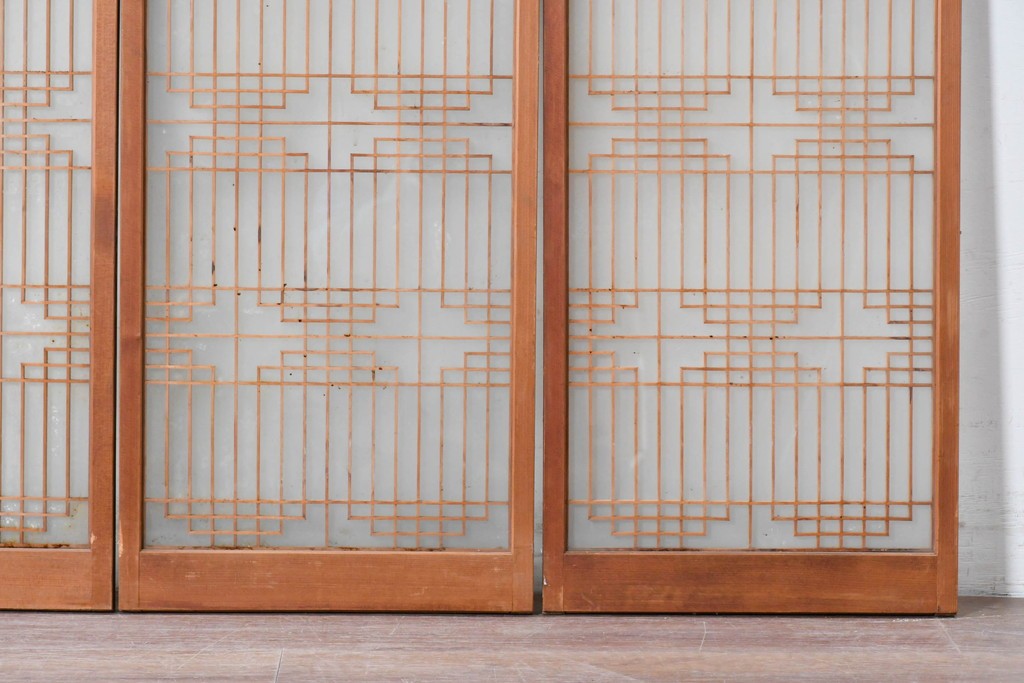 ヴィンテージ建具　昭和中期　両面ガラス　幾何学模様が洗練された雰囲気を添える書院戸4枚セット　(R-087468)
