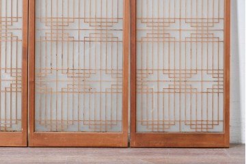 ヴィンテージ建具　昭和中期　両面ガラス　幾何学模様が洗練された雰囲気を添える書院戸4枚セット　(R-087468)