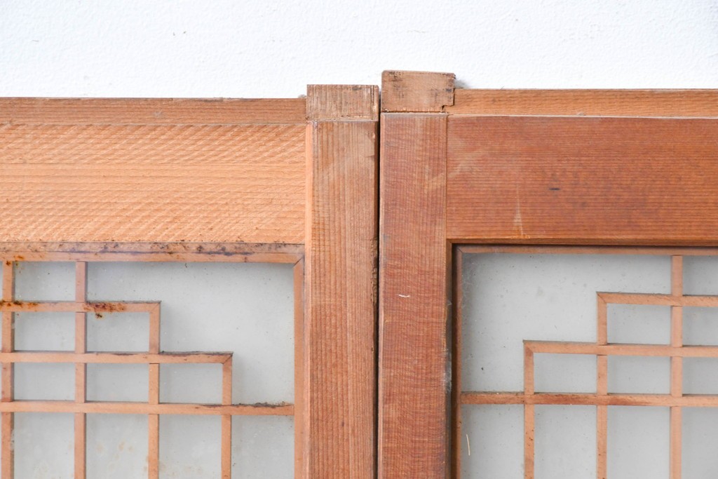 ヴィンテージ建具　昭和中期　両面ガラス　幾何学模様が洗練された雰囲気を添える書院戸4枚セット　(R-087468)