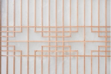 ヴィンテージ建具　昭和中期　両面ガラス　幾何学模様が洗練された雰囲気を添える書院戸4枚セット　(R-087468)