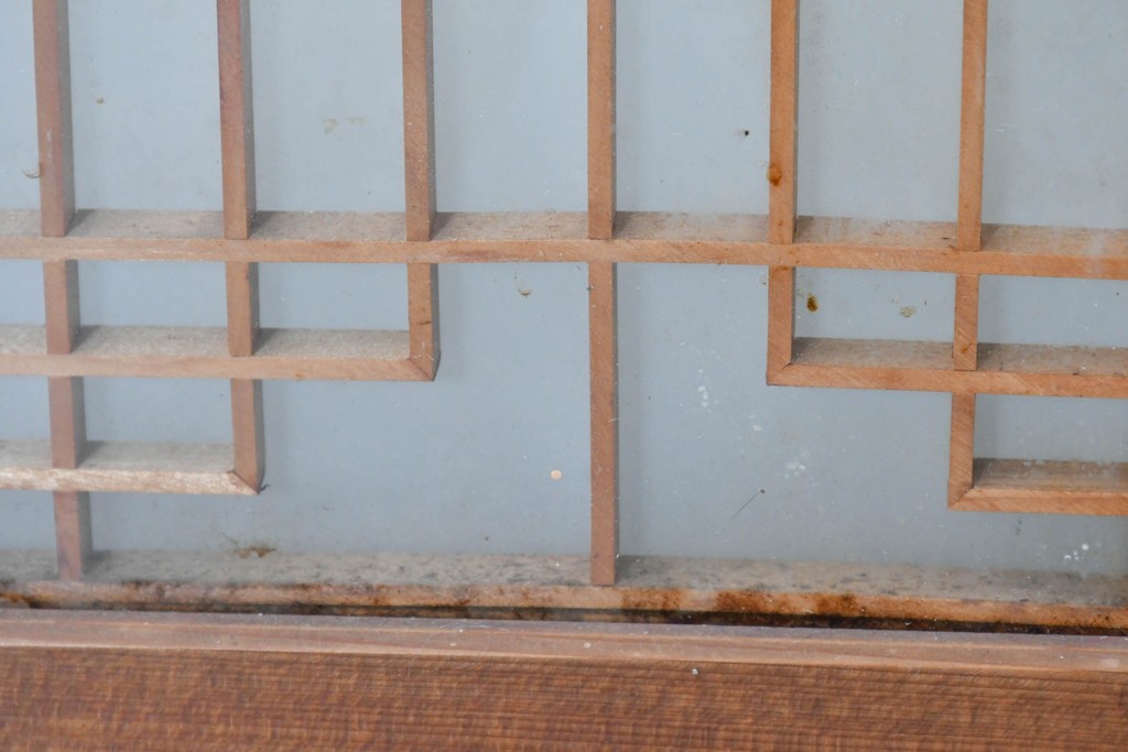 ヴィンテージ建具　昭和中期　両面ガラス　幾何学模様が洗練された雰囲気を添える書院戸4枚セット　(R-087468)