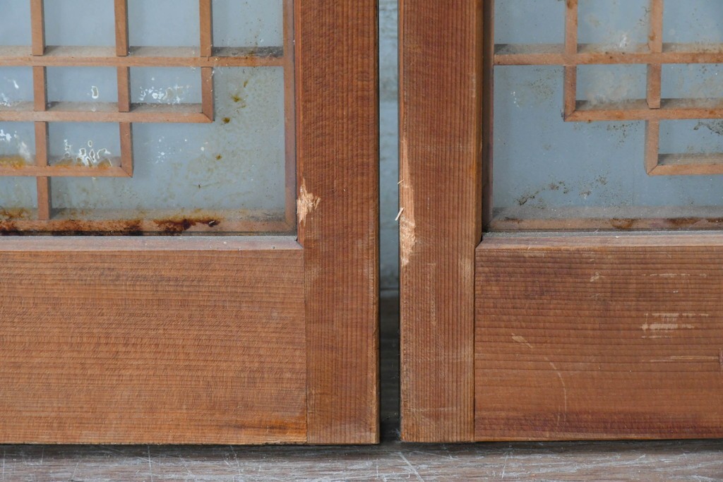 ヴィンテージ建具　昭和中期　両面ガラス　幾何学模様が洗練された雰囲気を添える書院戸4枚セット　(R-087468)