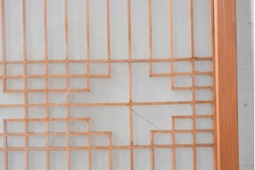 ヴィンテージ建具　昭和中期　両面ガラス　幾何学模様が洗練された雰囲気を添える書院戸4枚セット　(R-087468)