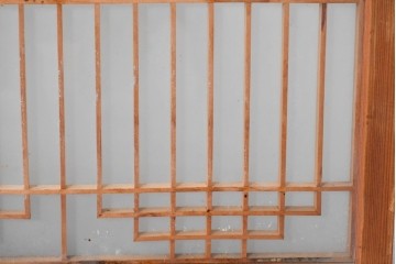 ヴィンテージ建具　昭和中期　両面ガラス　幾何学模様が洗練された雰囲気を添える書院戸4枚セット　(R-087468)