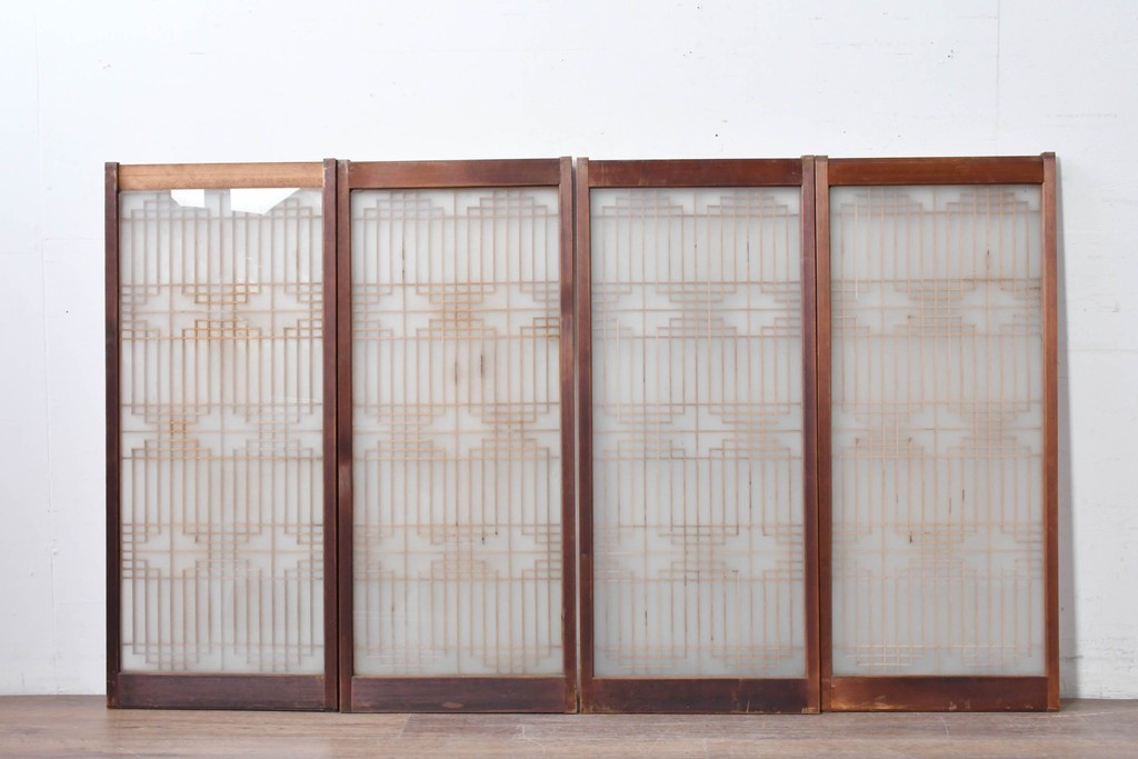 ヴィンテージ建具　昭和中期　両面ガラス　幾何学模様が洗練された雰囲気を添える書院戸4枚セット　(R-087468)