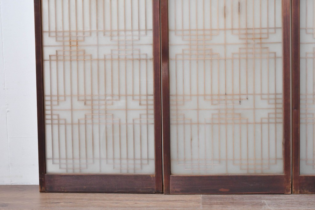 ヴィンテージ建具　昭和中期　両面ガラス　幾何学模様が洗練された雰囲気を添える書院戸4枚セット　(R-087468)