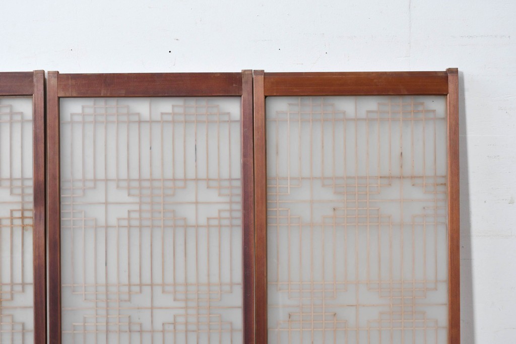 ヴィンテージ建具　昭和中期　両面ガラス　幾何学模様が洗練された雰囲気を添える書院戸4枚セット　(R-087468)