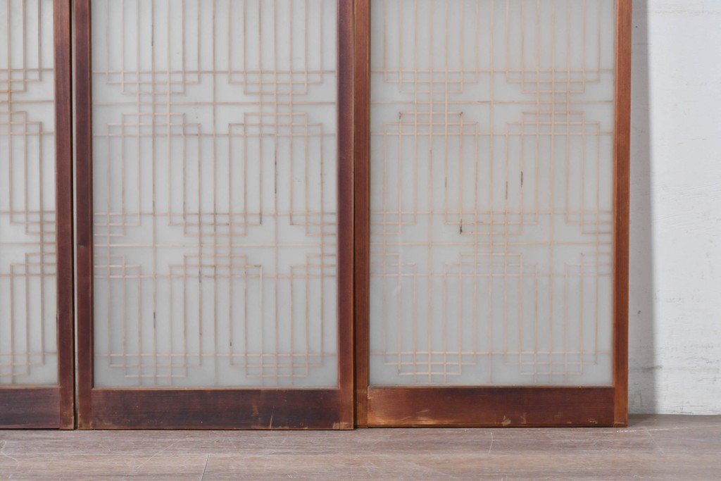 ヴィンテージ建具　昭和中期　両面ガラス　幾何学模様が洗練された雰囲気を添える書院戸4枚セット　(R-087468)