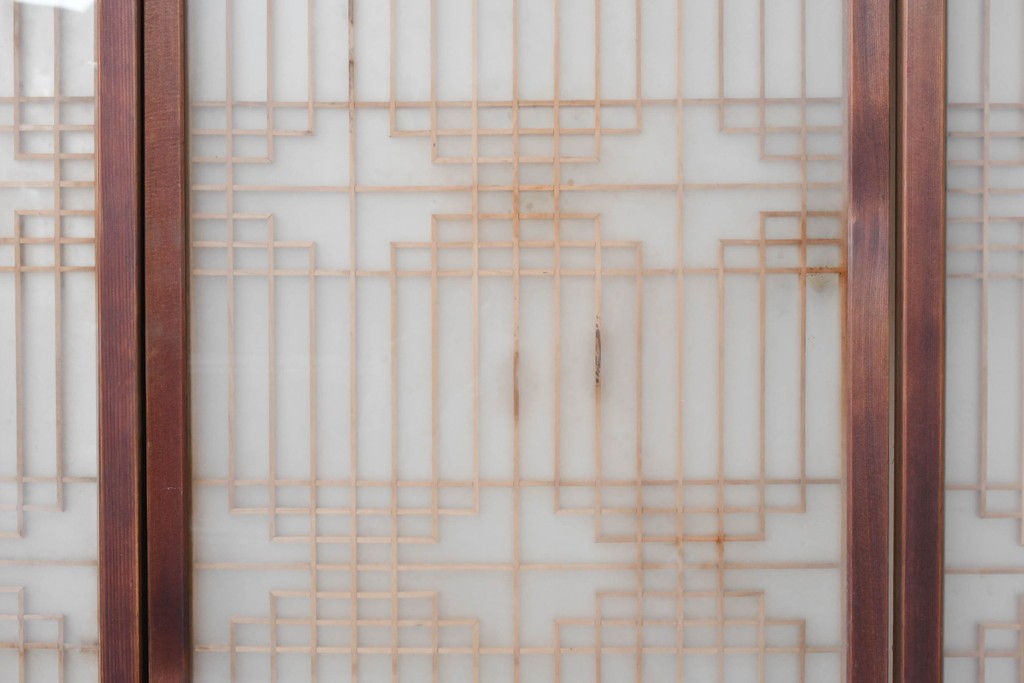 ヴィンテージ建具　昭和中期　両面ガラス　幾何学模様が洗練された雰囲気を添える書院戸4枚セット　(R-087468)