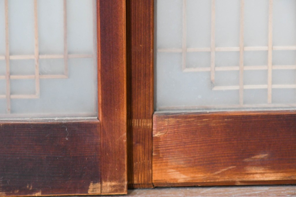 ヴィンテージ建具　昭和中期　両面ガラス　幾何学模様が洗練された雰囲気を添える書院戸4枚セット　(R-087468)