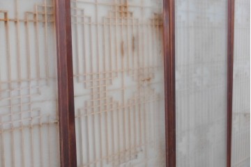 ヴィンテージ建具　昭和中期　両面ガラス　幾何学模様が洗練された雰囲気を添える書院戸4枚セット　(R-087468)