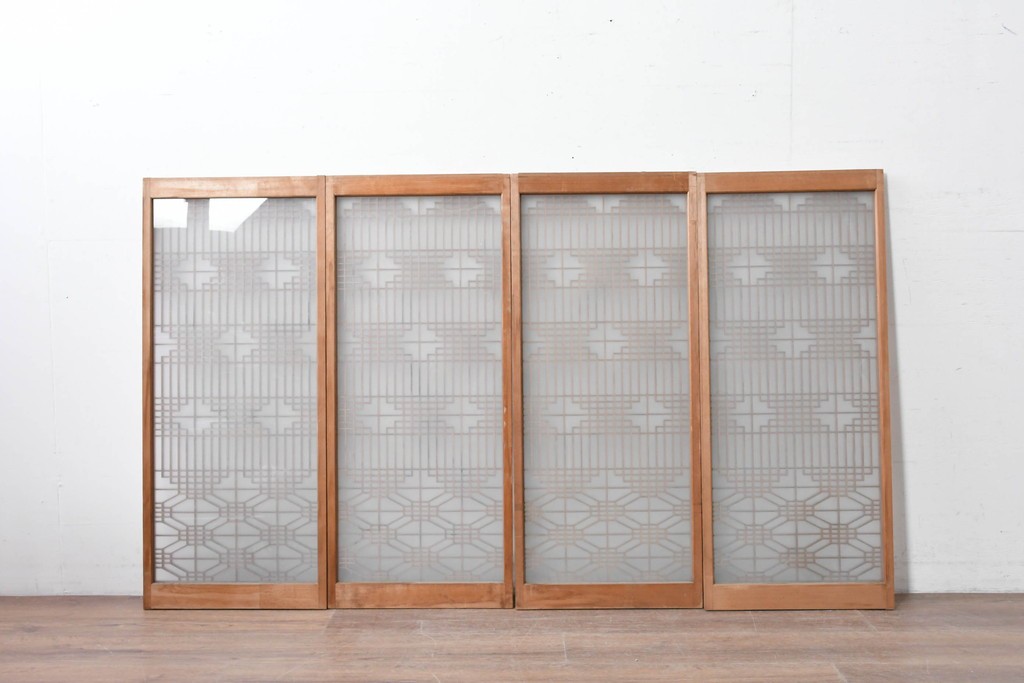 ヴィンテージ建具　昭和中期　片面ガラス　多彩な組子模様が目を引く書院戸4枚セット　(R-087469)