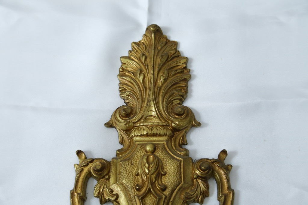 イギリスアンティーク　真鍮(しんちゅう)　華やかな装飾が目を引くウォールライト　(R-087470)