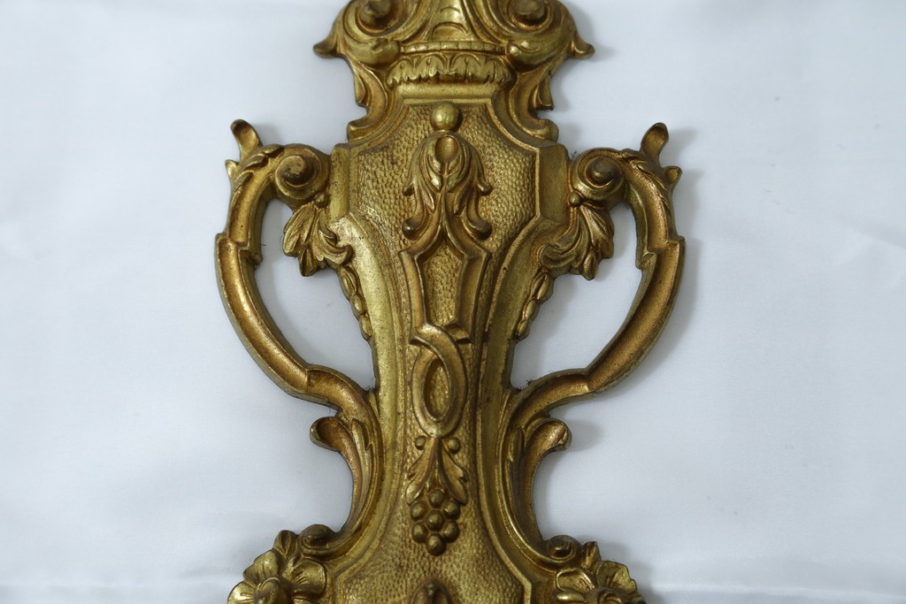 イギリスアンティーク　真鍮(しんちゅう)　華やかな装飾が目を引くウォールライト　(R-087470)