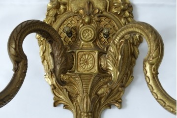 イギリスアンティーク　真鍮(しんちゅう)　華やかな装飾が目を引くウォールライト　(R-087470)