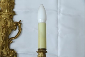 イギリスアンティーク　真鍮(しんちゅう)　華やかな装飾が目を引くウォールライト　(R-087470)