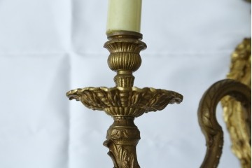 イギリスアンティーク　真鍮(しんちゅう)　華やかな装飾が目を引くウォールライト　(R-087470)