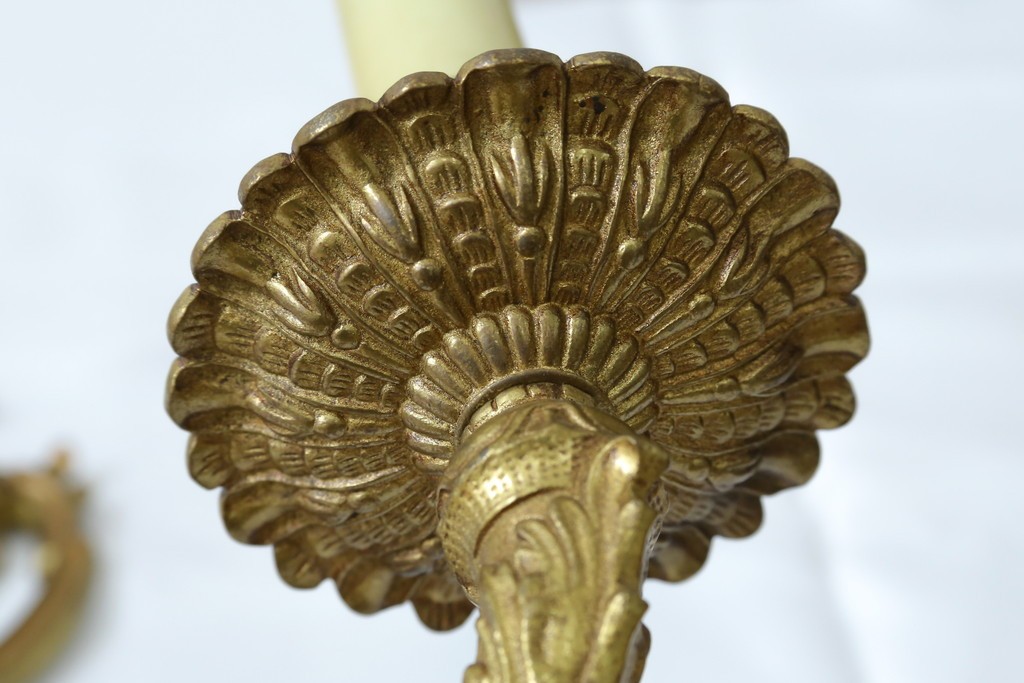 イギリスアンティーク　真鍮(しんちゅう)　華やかな装飾が目を引くウォールライト　(R-087470)