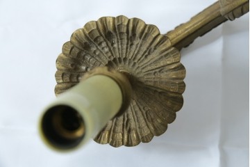 イギリスアンティーク　真鍮(しんちゅう)　華やかな装飾が目を引くウォールライト　(R-087470)