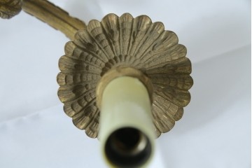 イギリスアンティーク　真鍮(しんちゅう)　華やかな装飾が目を引くウォールライト　(R-087470)