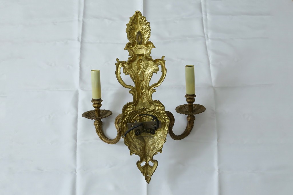 イギリスアンティーク　真鍮(しんちゅう)　華やかな装飾が目を引くウォールライト　(R-087470)