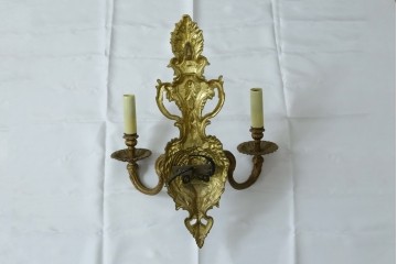 イギリスアンティーク　真鍮(しんちゅう)　華やかな装飾が目を引くウォールライト　(R-087470)