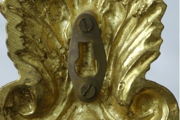 イギリスアンティーク　真鍮(しんちゅう)　華やかな装飾が目を引くウォールライト　(R-087470)