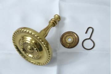 イギリスアンティーク　真鍮(しんちゅう)　華やかな装飾が目を引くウォールライト　(R-087470)