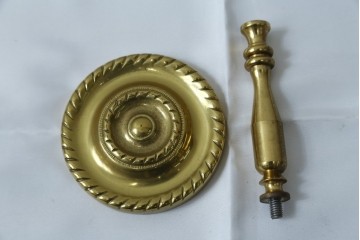 イギリスアンティーク　真鍮(しんちゅう)　華やかな装飾が目を引くウォールライト　(R-087470)