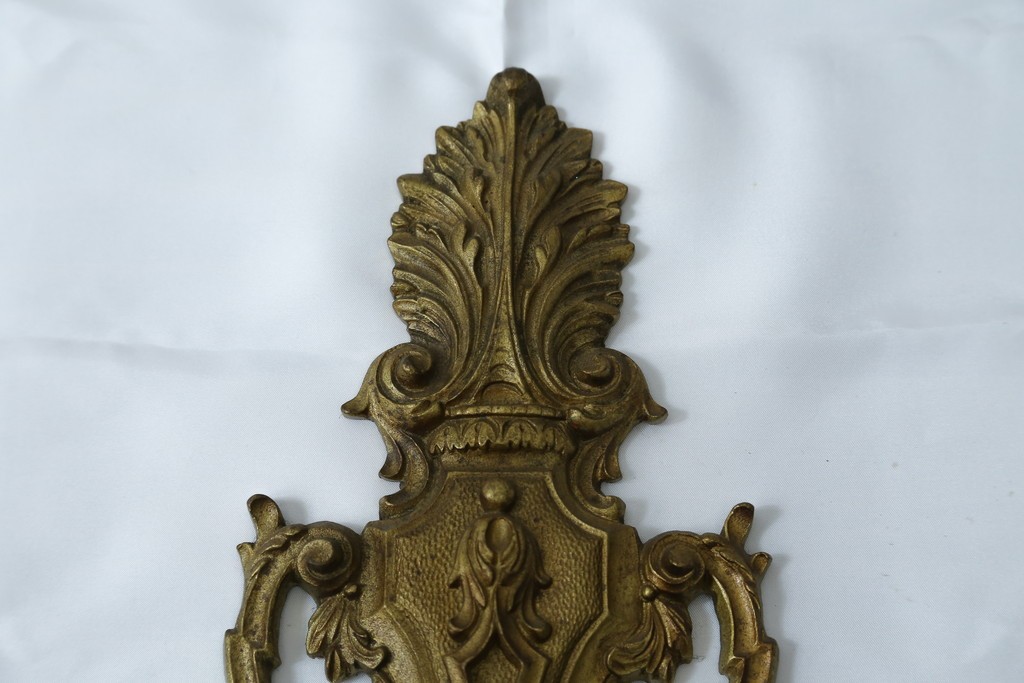 イギリスアンティーク　真鍮(しんちゅう)　華やかな装飾が目を引くウォールライト　(R-087471)