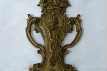 イギリスアンティーク　真鍮(しんちゅう)　華やかな装飾が目を引くウォールライト　(R-087471)