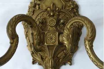 イギリスアンティーク　真鍮(しんちゅう)　華やかな装飾が目を引くウォールライト　(R-087471)