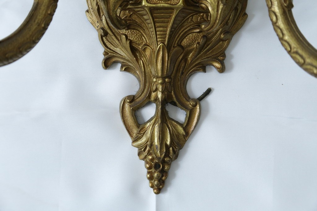 イギリスアンティーク　真鍮(しんちゅう)　華やかな装飾が目を引くウォールライト　(R-087471)