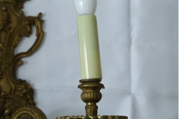 イギリスアンティーク　真鍮(しんちゅう)　華やかな装飾が目を引くウォールライト　(R-087471)