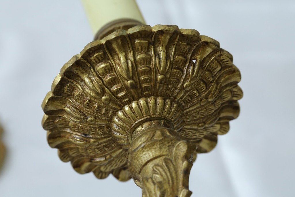 イギリスアンティーク　真鍮(しんちゅう)　華やかな装飾が目を引くウォールライト　(R-087471)