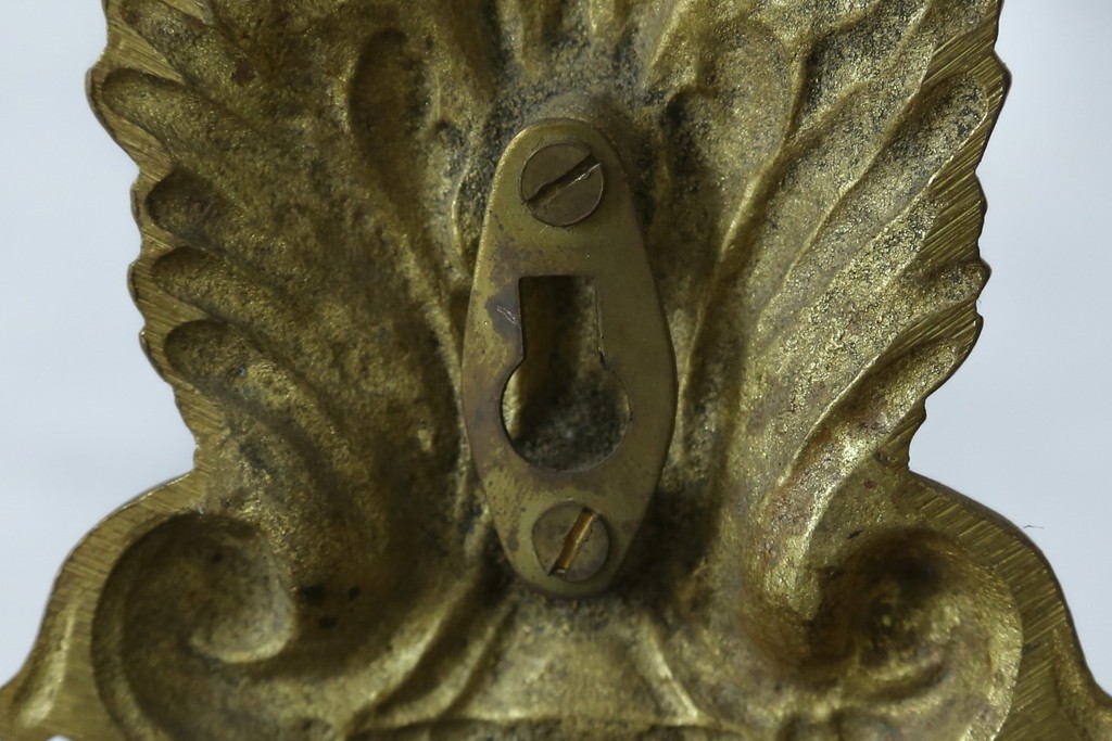 イギリスアンティーク　真鍮(しんちゅう)　華やかな装飾が目を引くウォールライト　(R-087471)