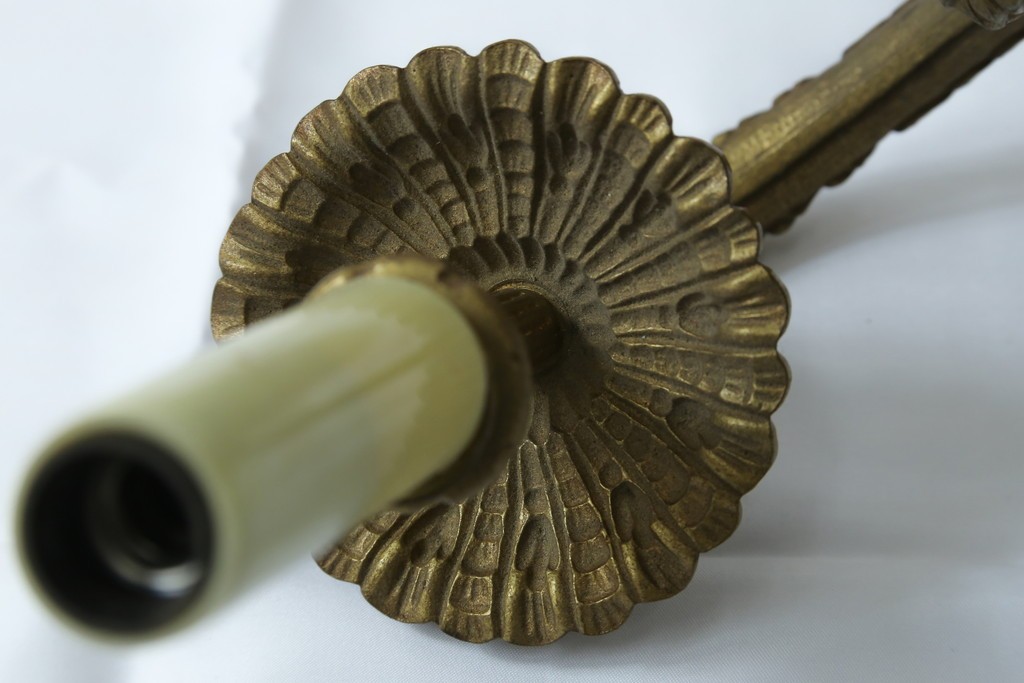 イギリスアンティーク　真鍮(しんちゅう)　華やかな装飾が目を引くウォールライト　(R-087471)