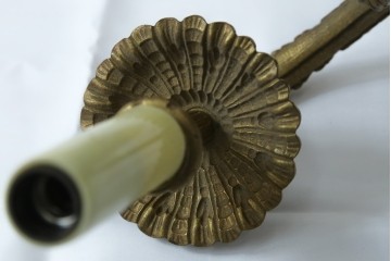 イギリスアンティーク　真鍮(しんちゅう)　華やかな装飾が目を引くウォールライト　(R-087471)