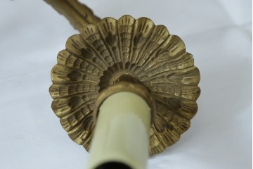 イギリスアンティーク　真鍮(しんちゅう)　華やかな装飾が目を引くウォールライト　(R-087471)