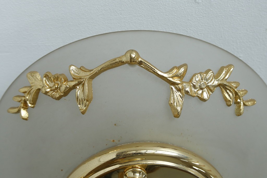 中古　YAMAGIWA(ヤマギワ)取り扱い　ゴールドフレームがクラシカルなボウル型シェードのウォールライト　(R-087472)