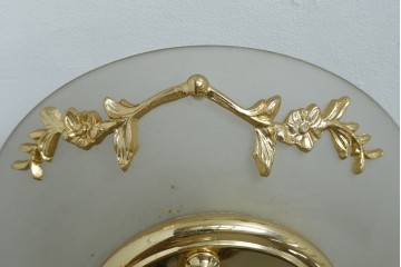 中古　YAMAGIWA(ヤマギワ)取り扱い　ゴールドフレームがクラシカルなボウル型シェードのウォールライト　(R-087472)