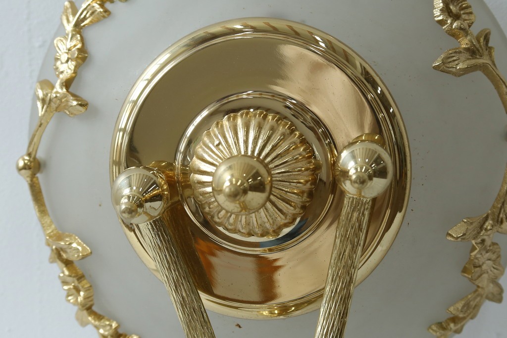 中古　YAMAGIWA(ヤマギワ)取り扱い　ゴールドフレームがクラシカルなボウル型シェードのウォールライト　(R-087472)